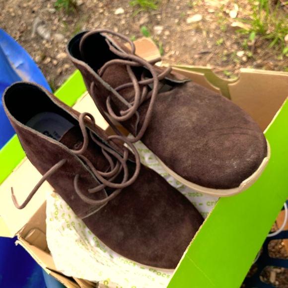 mens suede crocs